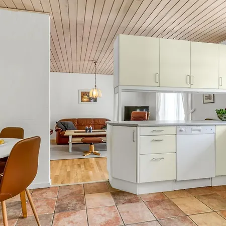Gilbert - 500m From The Sea By Interhome