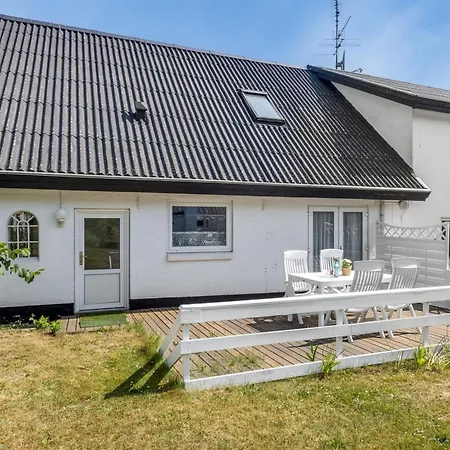 Gilbert - 500m From The Sea By Interhome